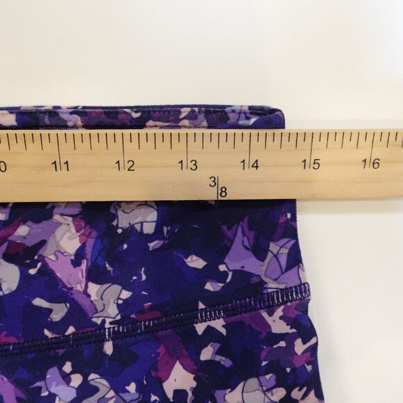 Fabletics Debbie Reflective Capri Leggings Medium Purple Camo Gym Yoga Pilates - Picture 7 of 16